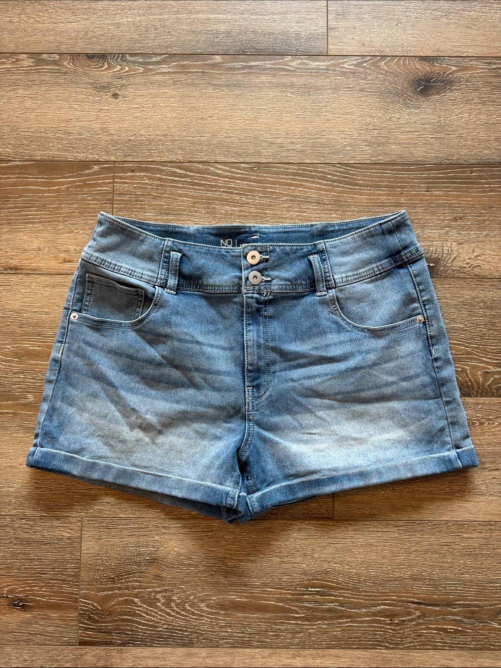 No Boundaries Mid-Rise Blue Denim Roll Cuff Shorts Size 19